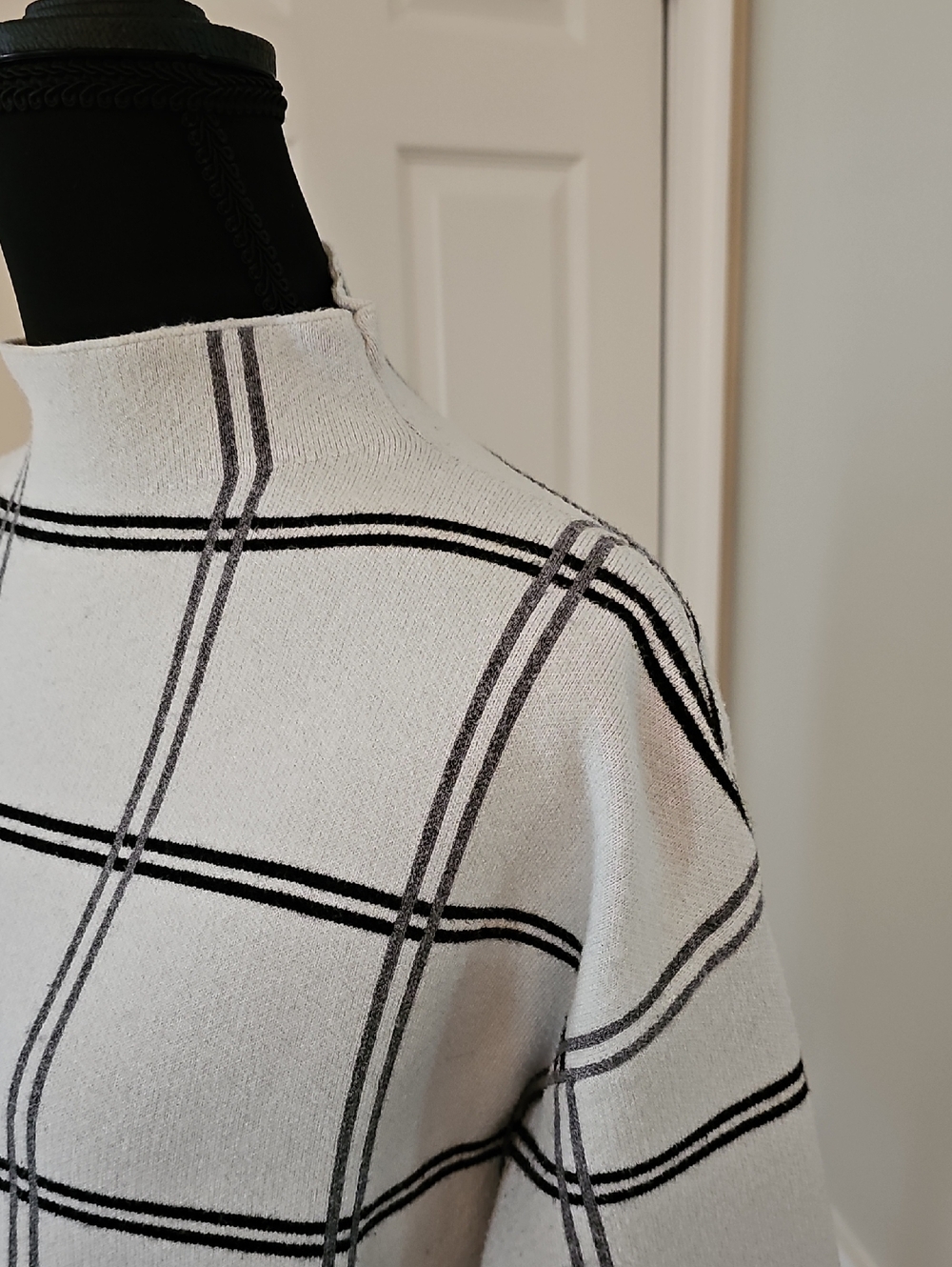 Sweater - Picture 5 of 16